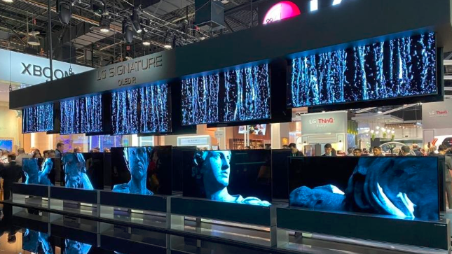LG apresenta TV que desce do teto igual projetor