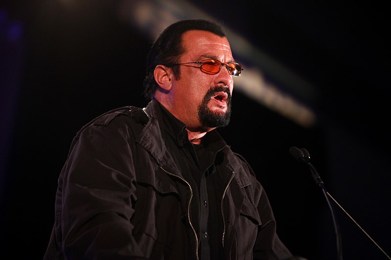 Steven Seagal é multado em US$ 314 mil por promover bitcoins