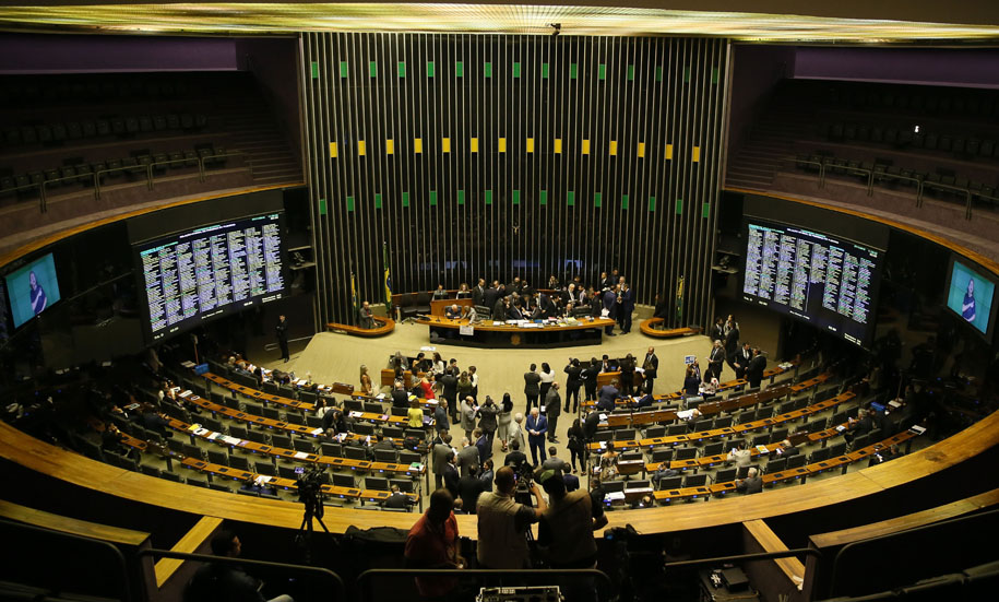 Sem acordo entre parlamentares e governo, PEC Emergencial fica para 2021