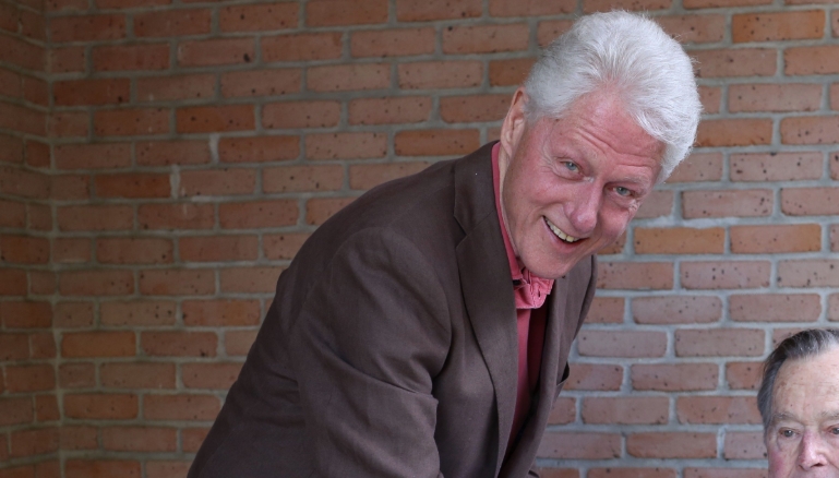 Bill Clinton não vai apoiar nenhum candidato nas primárias democratas: ‘ Não acho justo’