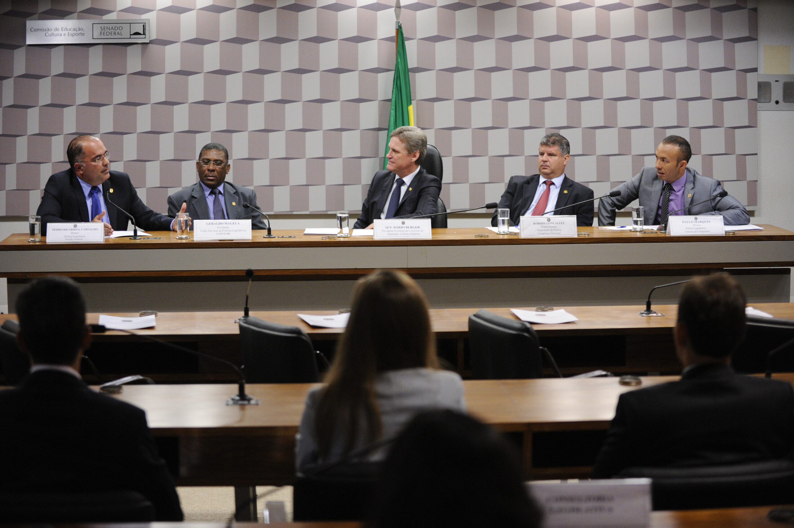 Comissão adia votação do 13º salário do Bolsa Família para março