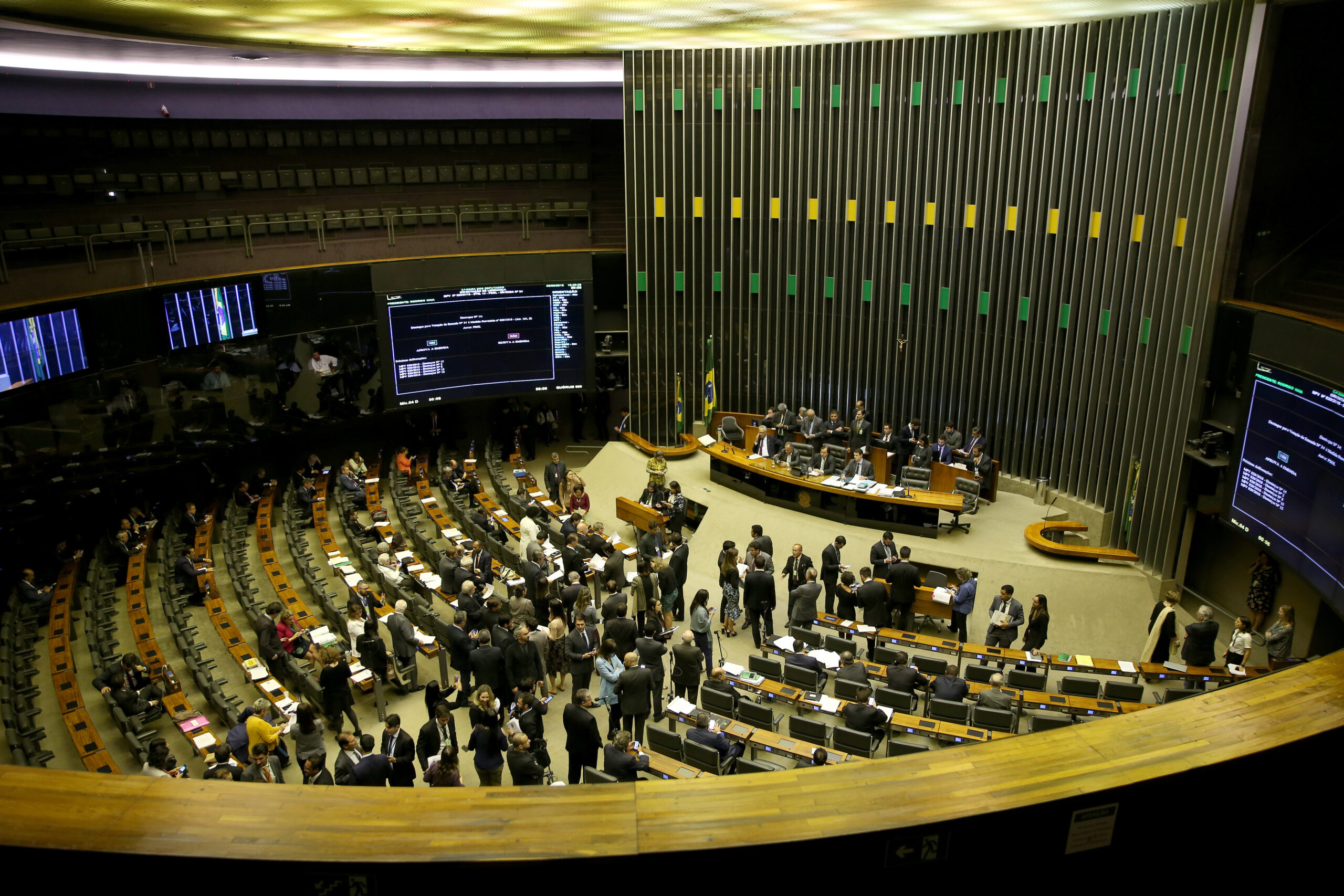Supremo mantém lei que proíbe apoio de filiados a novos partidos