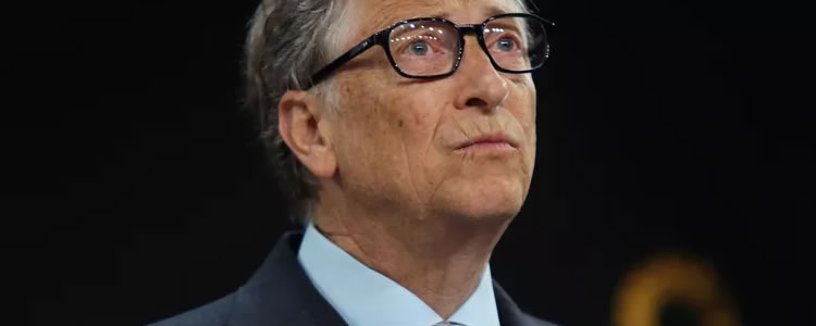 Bill Gates diz que EUA não podem reiniciar a economia e “ignorar essa pilha de corpos no canto”