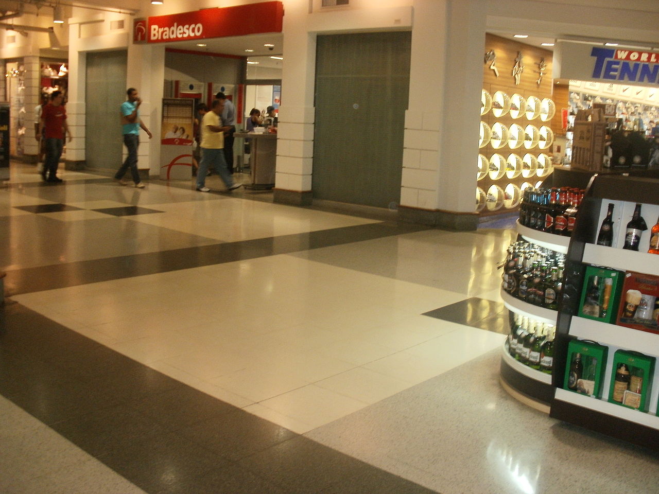 FII: MALL11 reabre shopping; KNIP11 propõe mudar público alvo