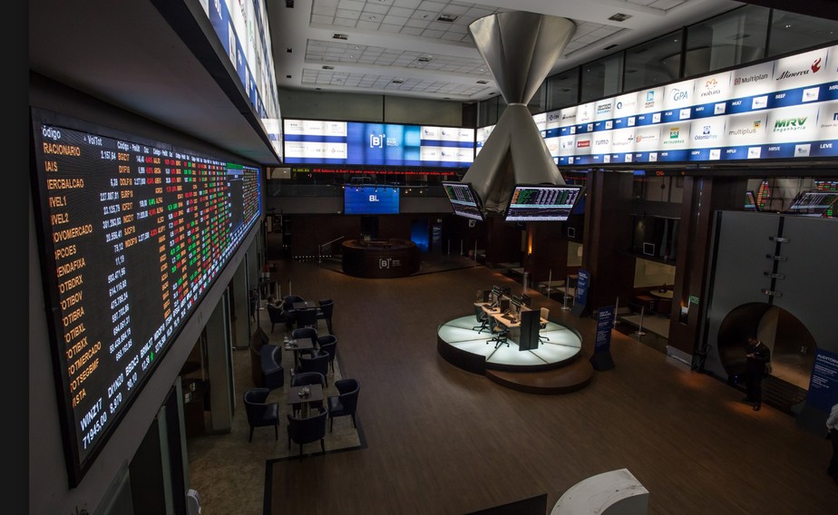 Ibovespa cai 1,59%, sem seguir ânimo do exterior com decisão do Fed