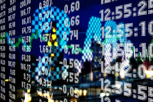 Ibovespa futuro abre em alta, em linha com exterior