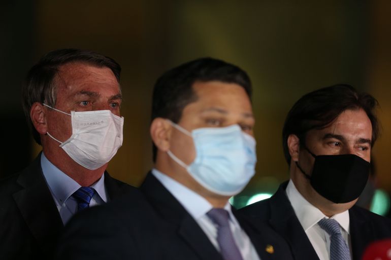 Bolsonaro, Maia e Alcolumbre se unem a favor do teto de gastos