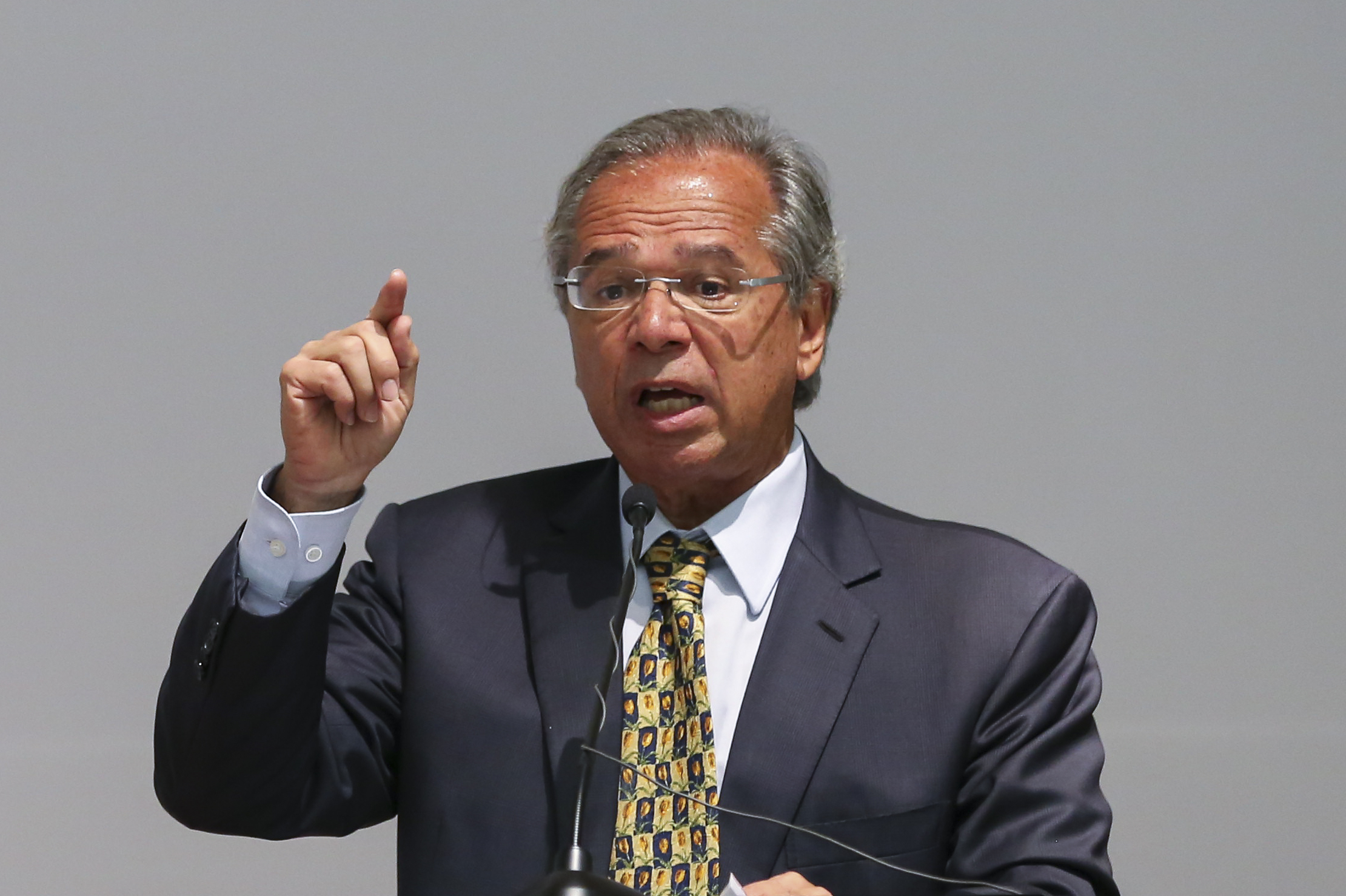 Guedes: indústria pode esperar câmbio forte, juro baixo e imposto menor em 2021