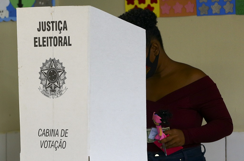 Pesquisa CNT/MDA: Lula tem 40,6% e Bolsonaro, 32%