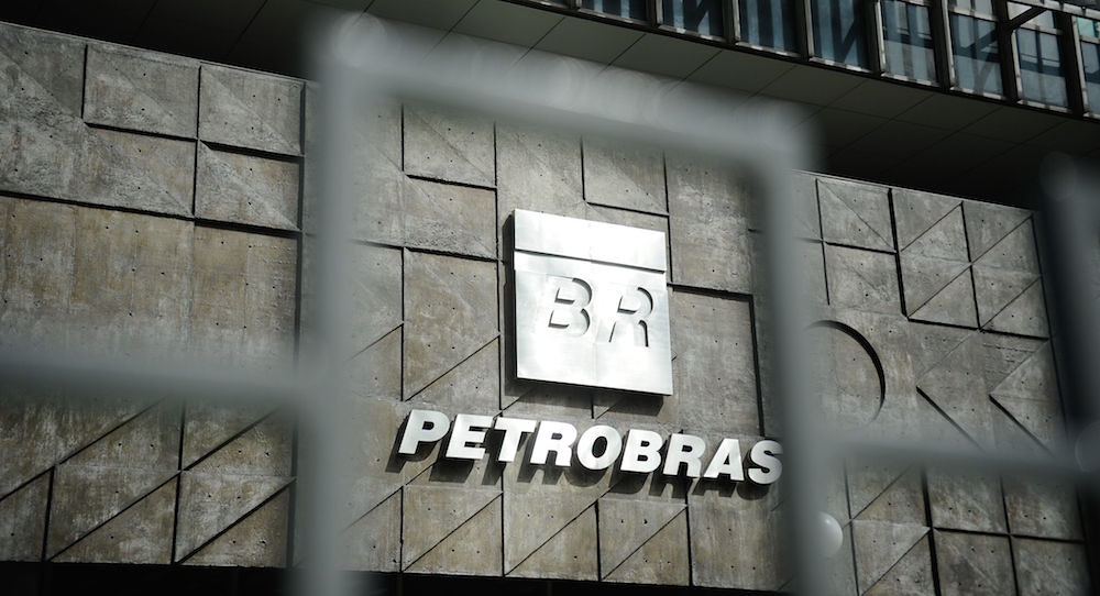 Petrobras (PETR4) aumenta gasolina em 4% e diesel em 6%