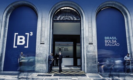 Ibovespa cai 0,21% com ruído político e alta de combustíveis no radar