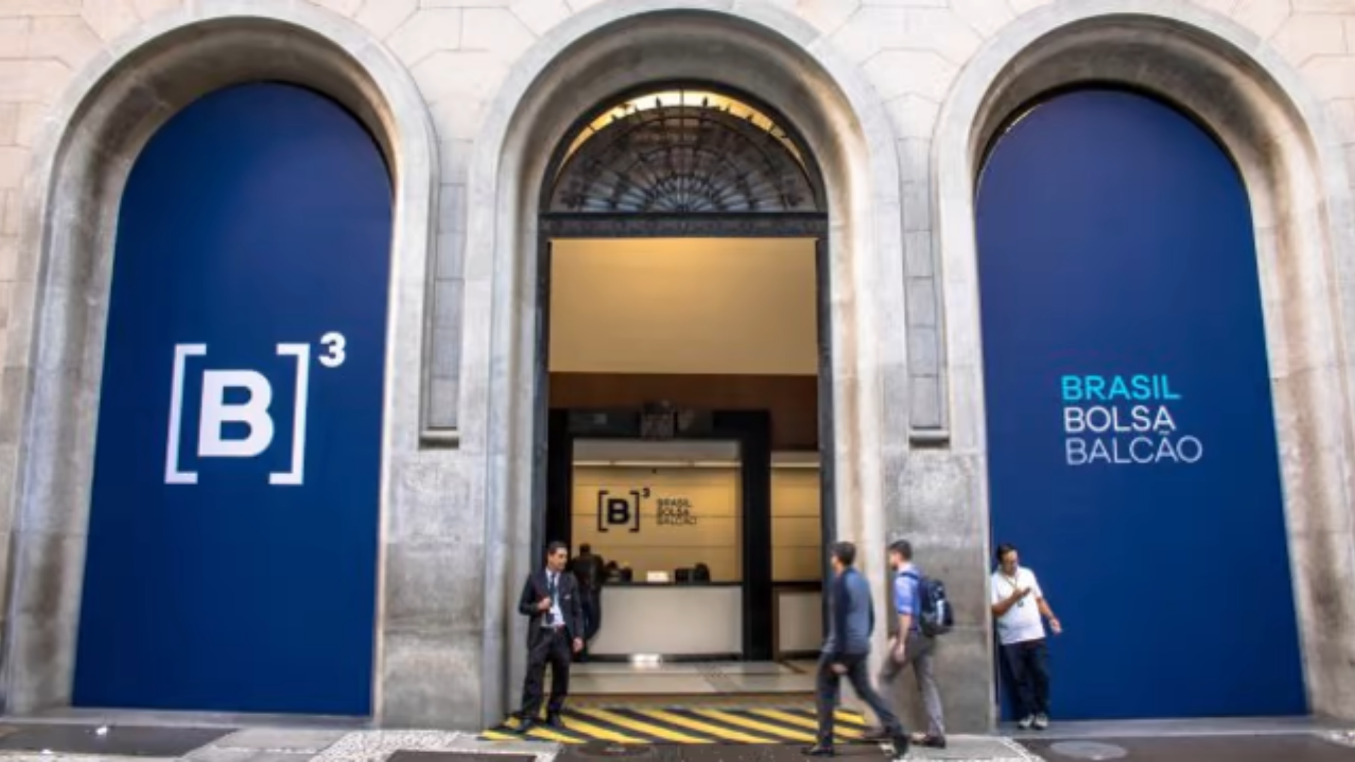 Bolsa mantém viés de alta, acompanhando melhor clima internacional