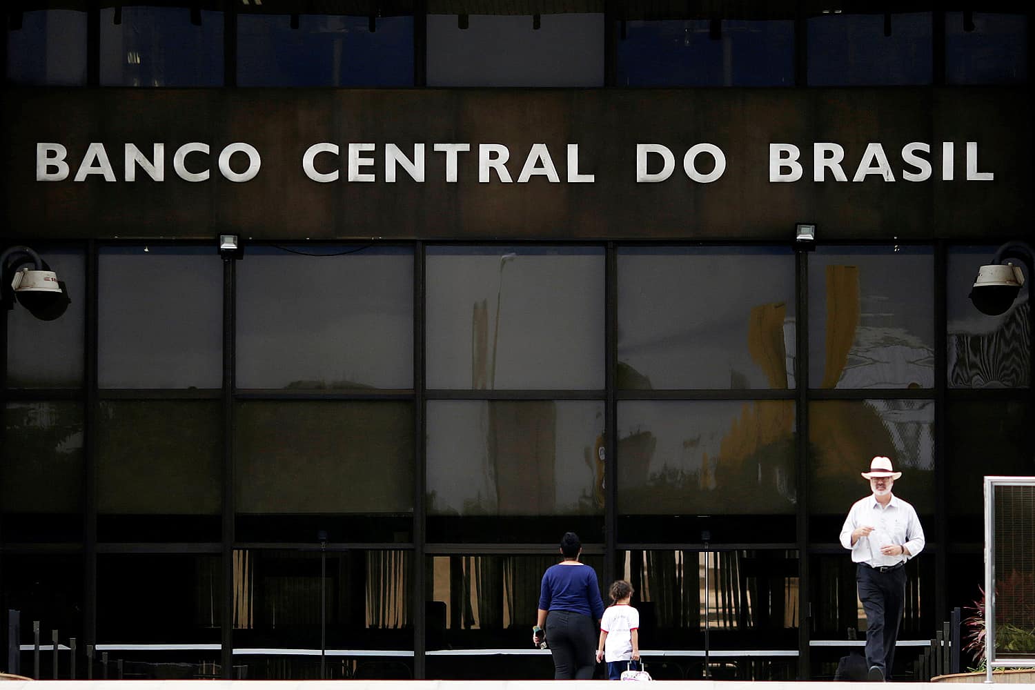 Banco Central diz que juros serão tratados com cautela após o fim do ano