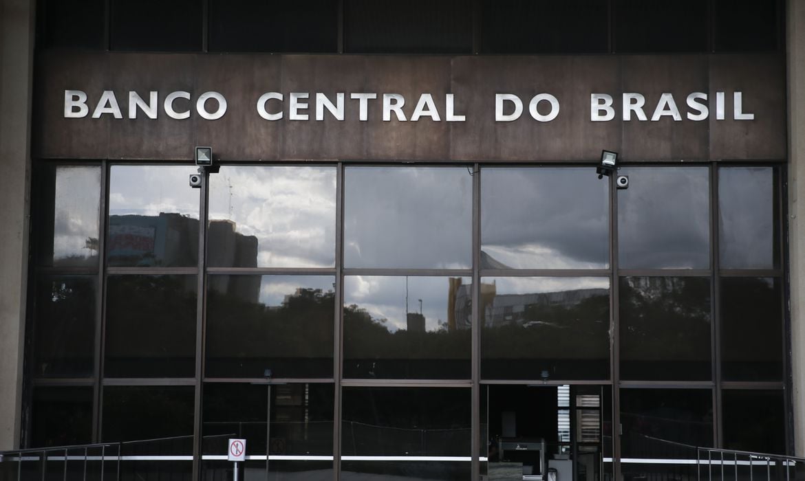 Setor público consolidado tem superávit de R$ 123 milhões em dezembro, aponta BC