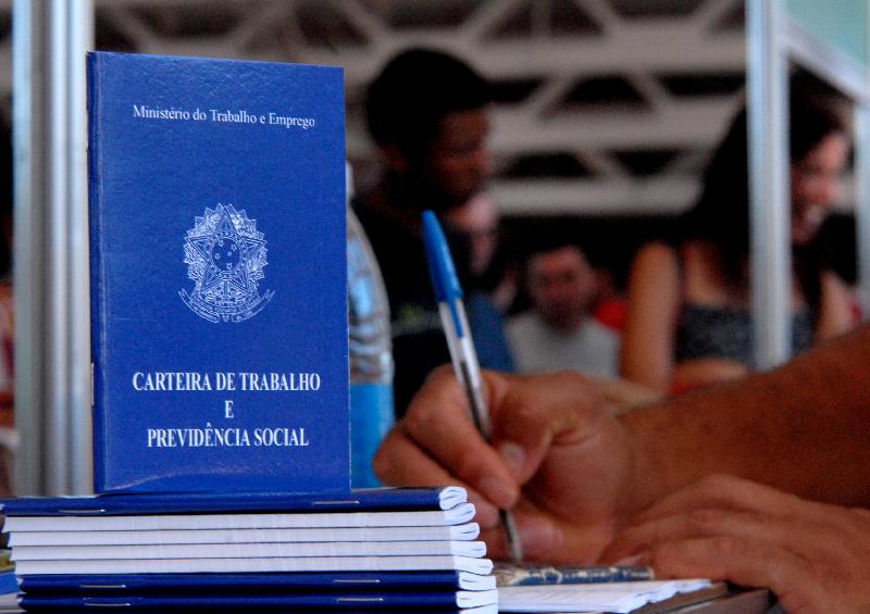 Pnad: taxa de desemprego recua para 14,6%, mas fica abaixo da projeção do mercado