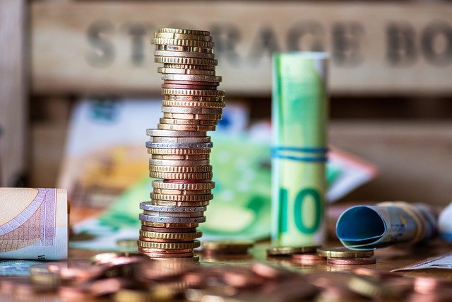 Mesmo com Selic em alta, rentabilidade está nos ativos de risco, apontam gestores