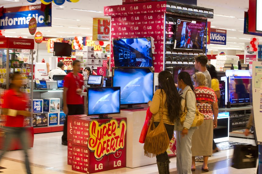 Confiança dos consumidores de fevereiro atinge o maior nível desde agosto