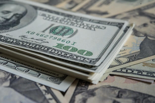 Dólar fecha em queda de 1,67%, a R$ 5,57