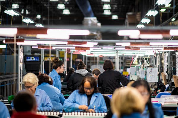 Nos EUA, PMI composto final de fevereiro sobe a 55,9 ante 51,1 em janeiro