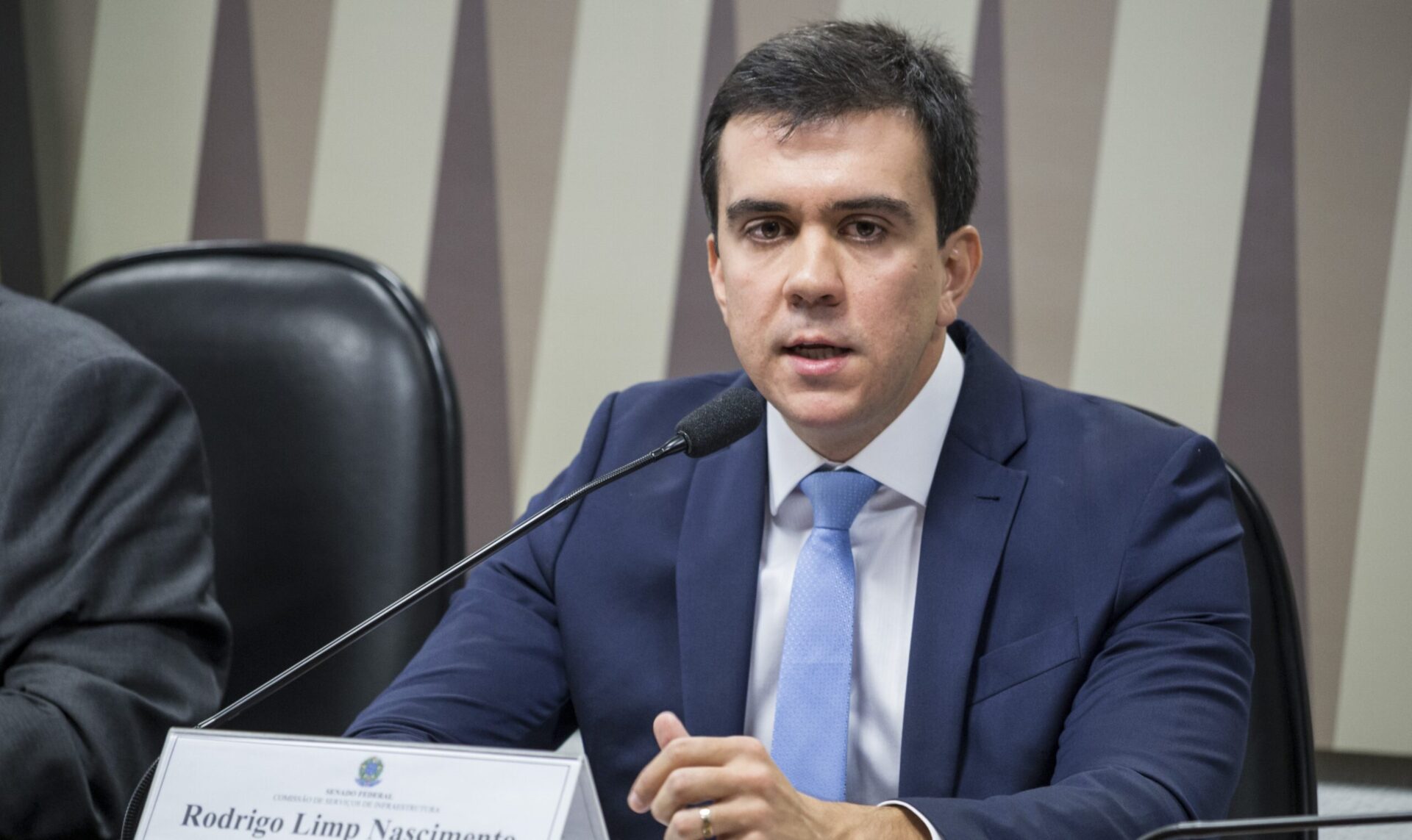 Privatização da Eletrobras (ELET3; ELET6) pode ocorrer em agosto