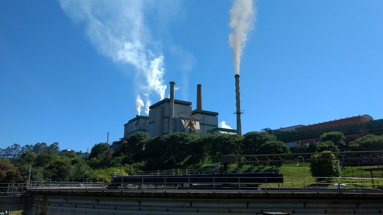 Indústria desacelera em setembro ante resultados de agosto, diz CNI