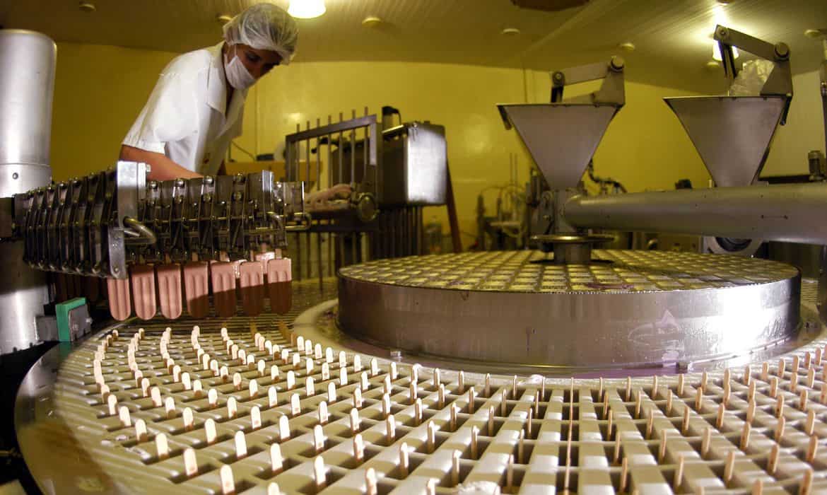 Bens industriais têm alta de 3% no consumo em maio, aponta IPEA