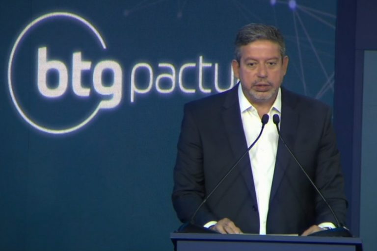 Lira quer reforma tributária possível, sem aumento de imposto para 2022