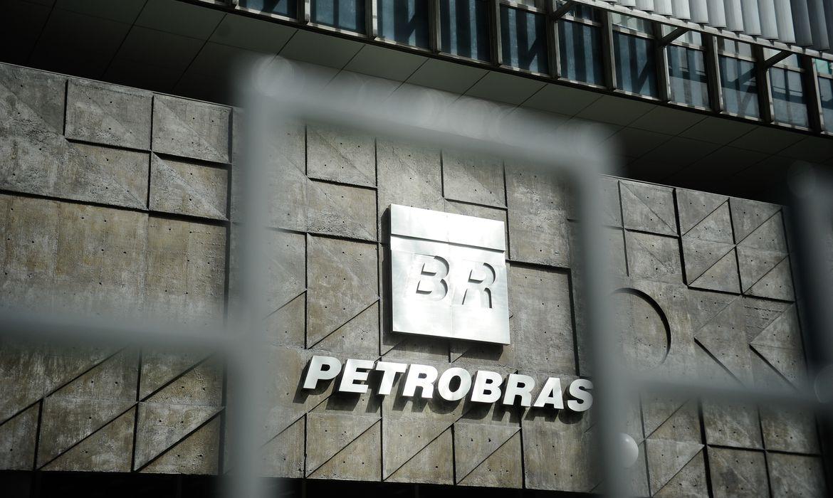 Imagem mostra a faixada da Petrobras.