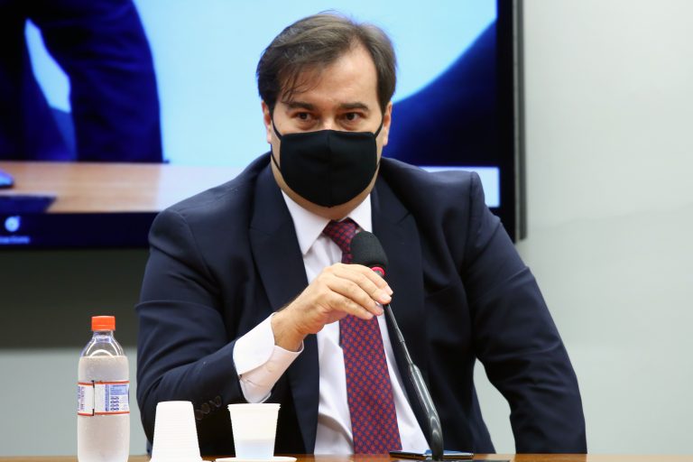 Maia diz que votará contra imposto e critica flexibilização do teto de gastos