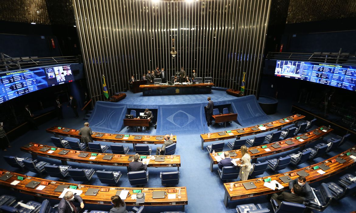 Senado aprova lei da liberdade econômica e veta trabalhar aos domingos