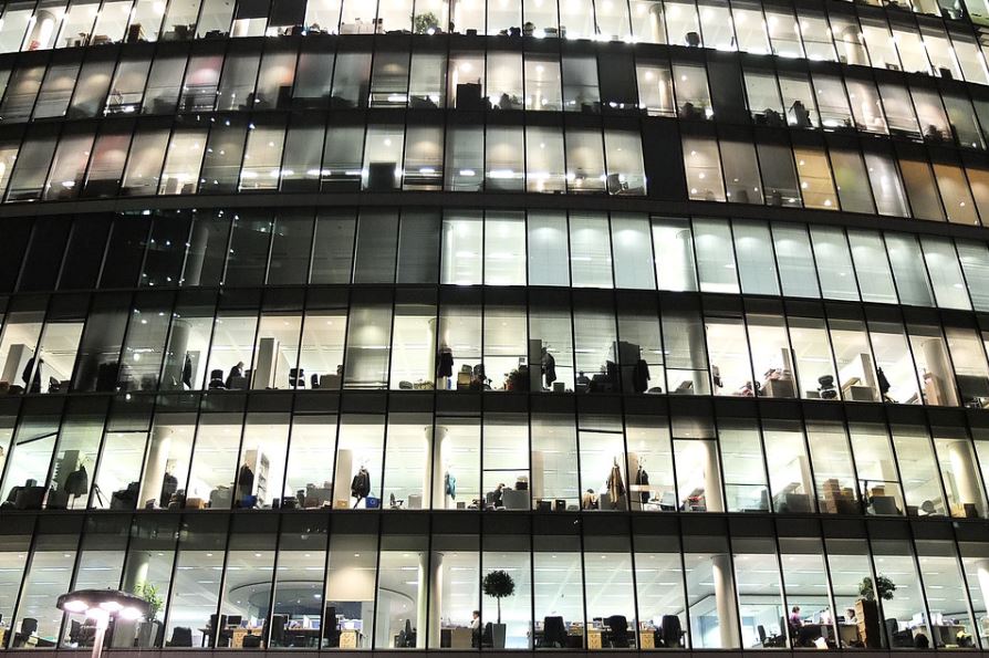 Confiança do setor de serviços avança, mas em ritmo mais lento, diz FGV