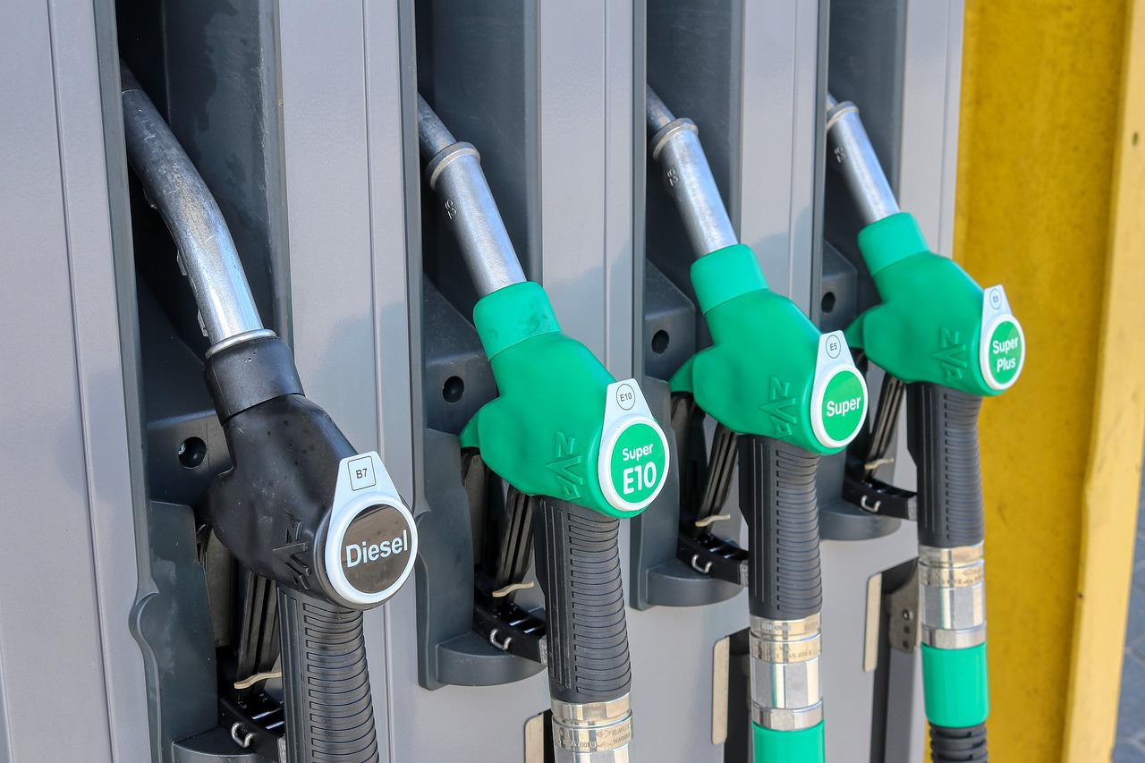 Petrobras (PETR3; PETR4) reduz preço do diesel para distribuidoras