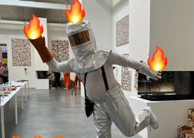 Artista britânico queima telas depois de transformá-las em NFTs