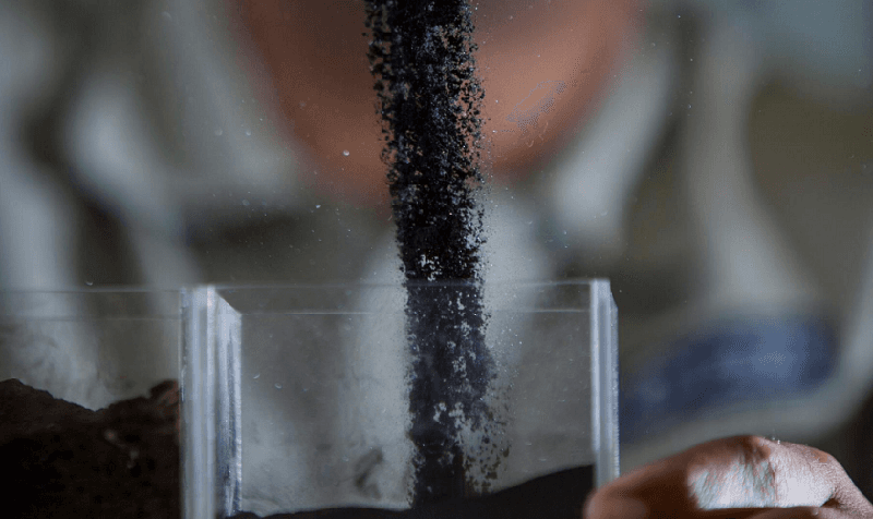 Foto de minério de ferro moído para ilustrar matéria sobre balanço da CSN Mineração (CMIN3)