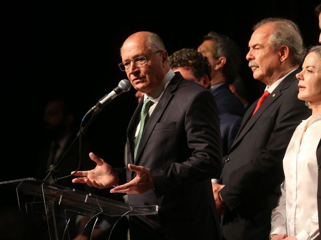 O vice-presidente eleito e coordenador, Geraldo Alckmin, anuncia em Brasília, novos integrantes de grupos técnicos de trabalho do Gabinete de Transição.