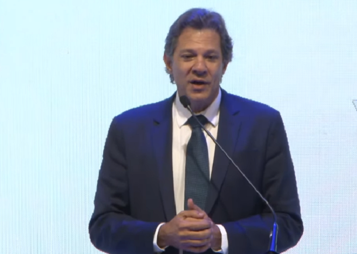 Haddad, nome mais cotado para a Fazenda, fala a banqueiros, representando Lula