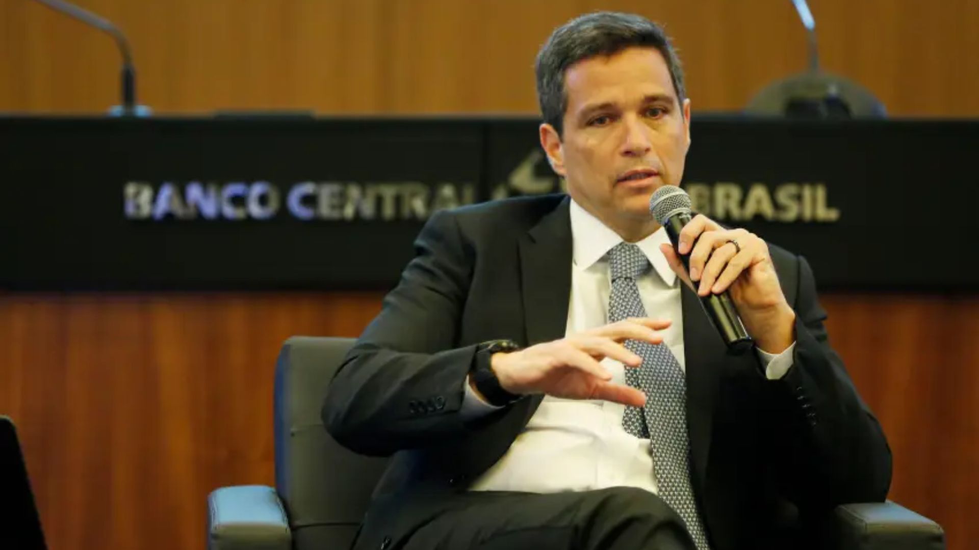 “É importante equacionar as questões sociais com equilíbrio fiscal”, recomenda Campos Neto