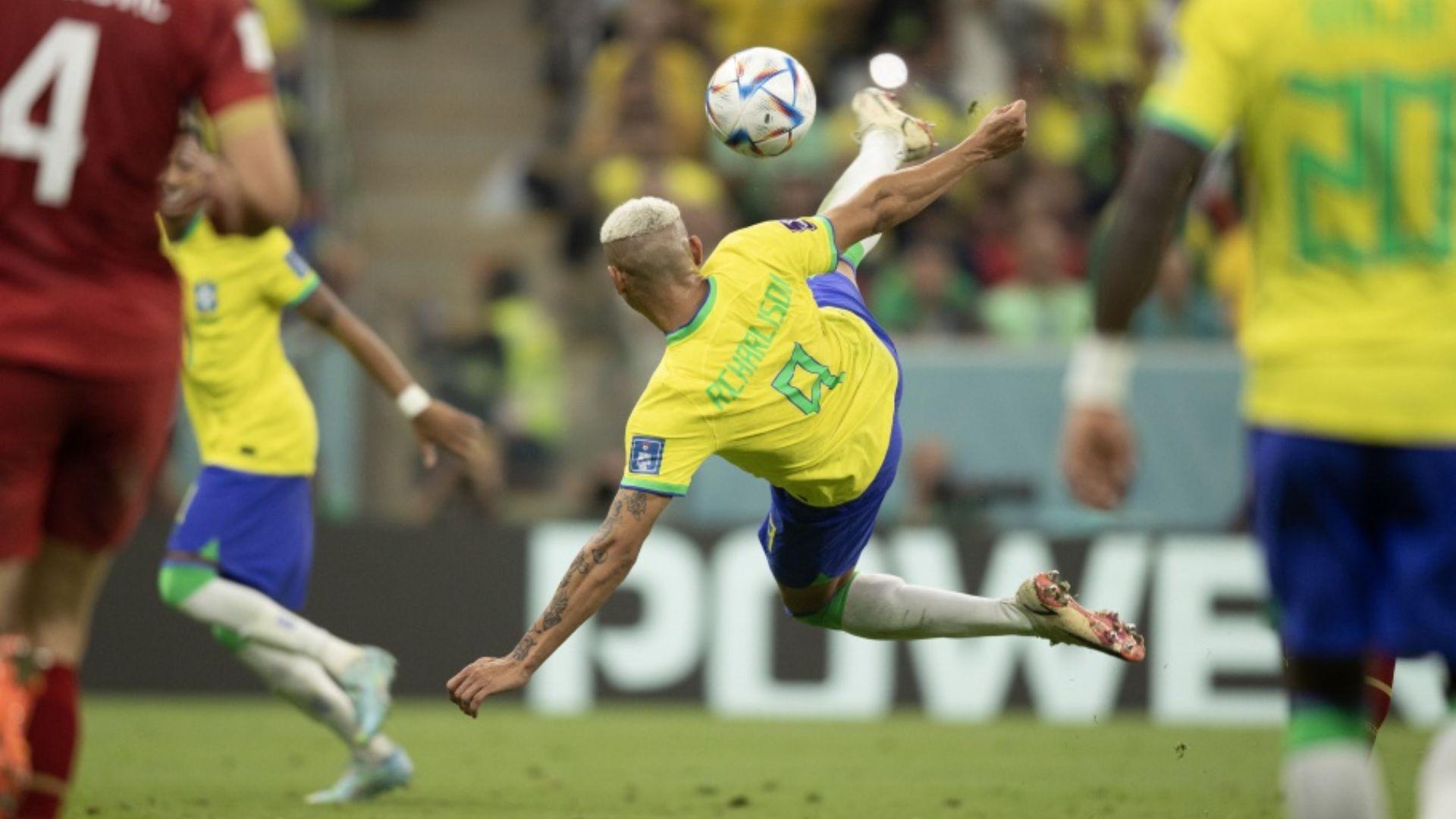 Richarlison armando o voleio do segundo gol do Brasil contra a Sérvia na Copa do Mundo 2022