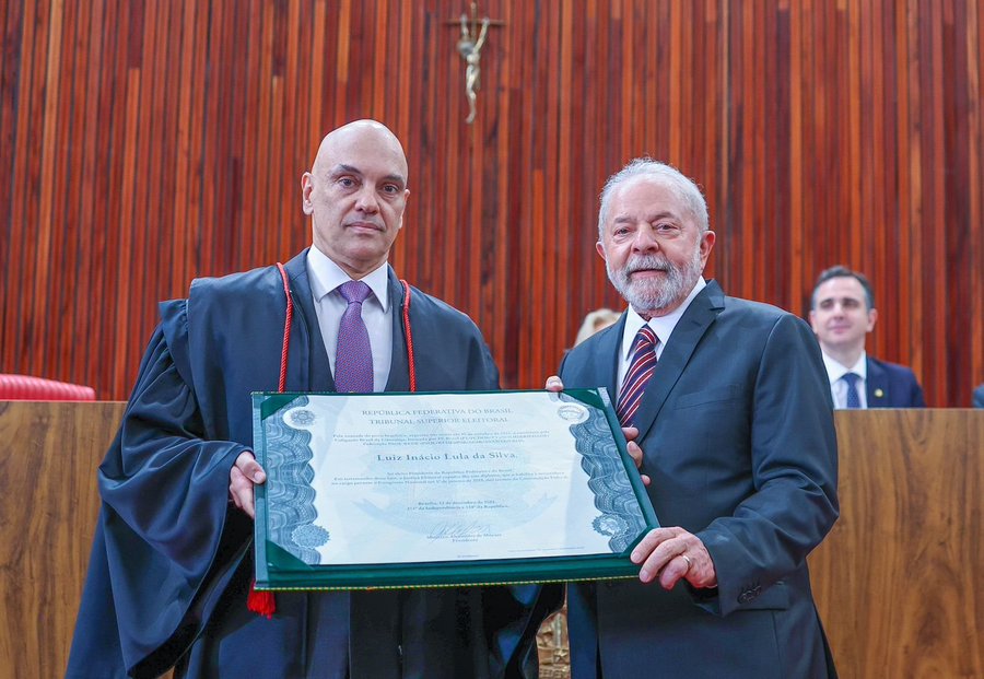 Lula e Alckmin são diplomados presidente e vice pelo TSE