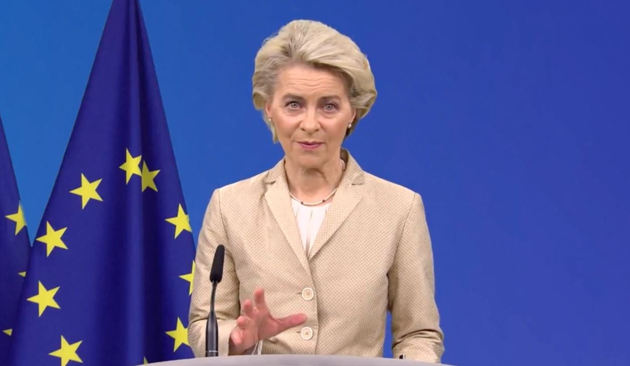 Ursula von der Leyen, da Comissão Europeia, é eleita a mulher mais poderosa do mundo