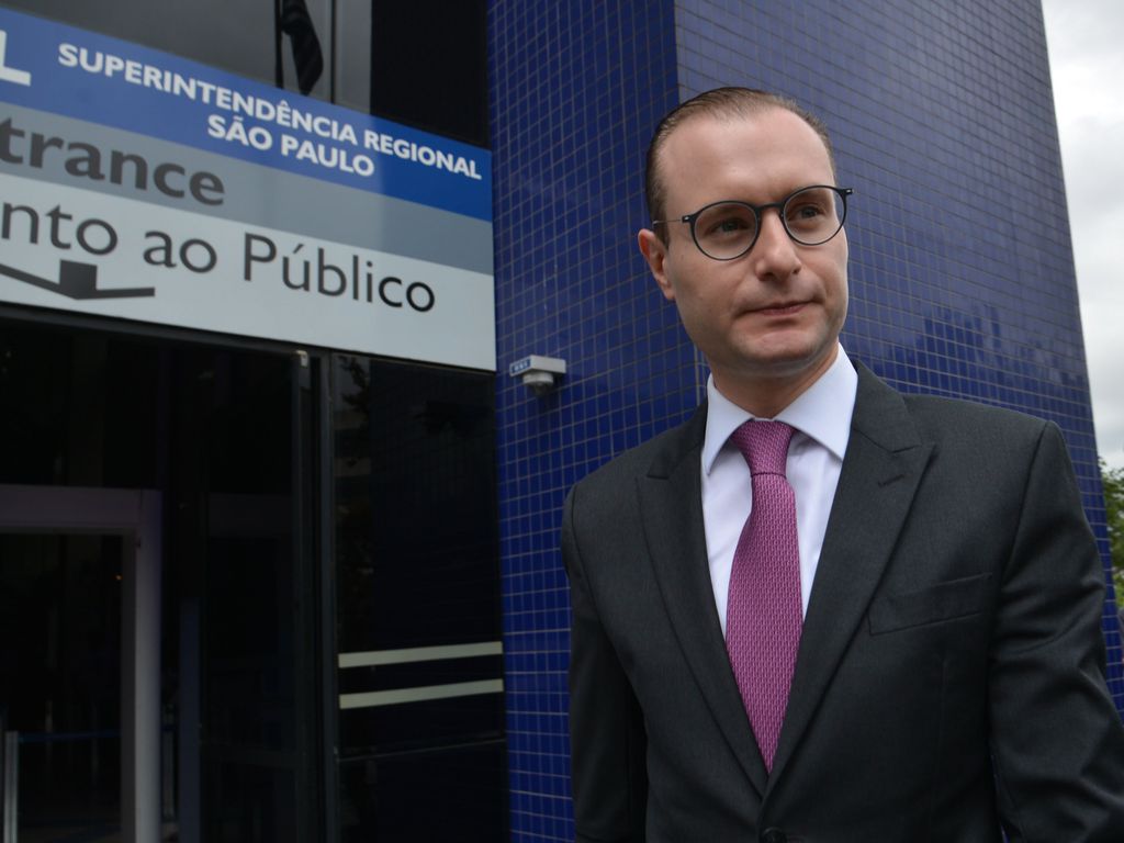 Americanas (AMER3) contrata Cristiano Zanin, advogado de Lula