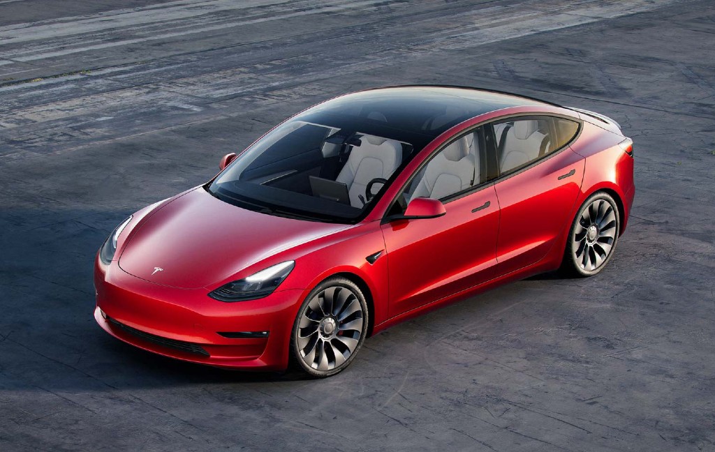 Ações da Tesla (TSLA34) têm leve alta após sequência de quedas