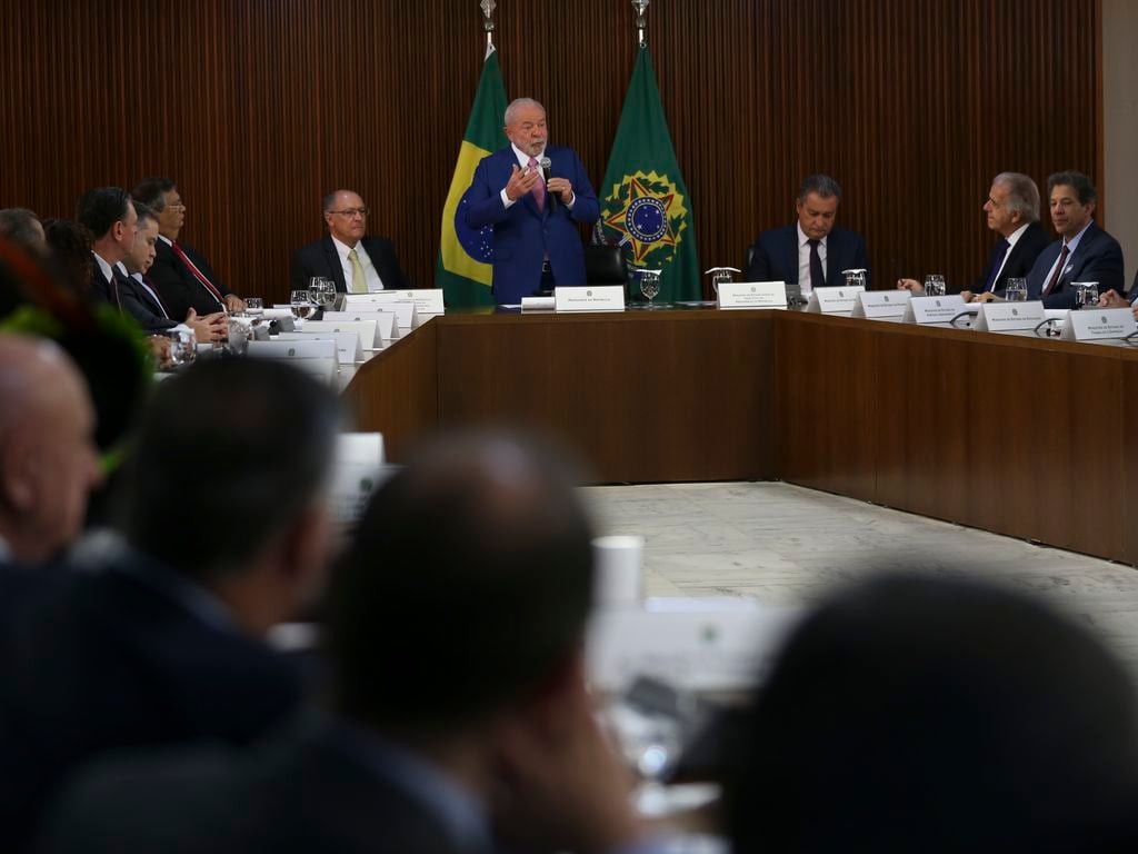 Salário mínimo vira motivo de nova queda de braço no governo federal