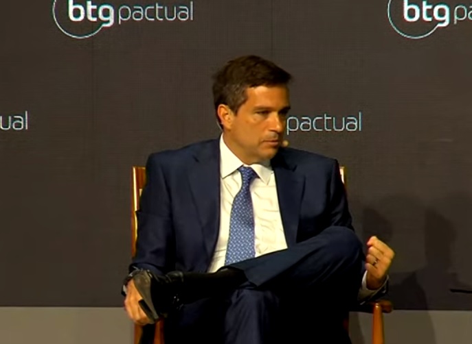 CEO Conference: Campos Neto defende meta de inflação e diálogo com governo