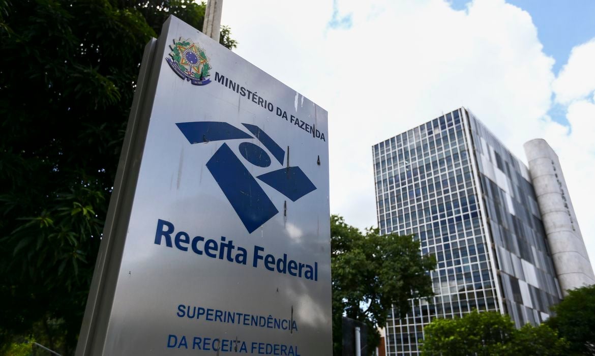 Receita paga 2º lote de restituição do Imposto de Renda