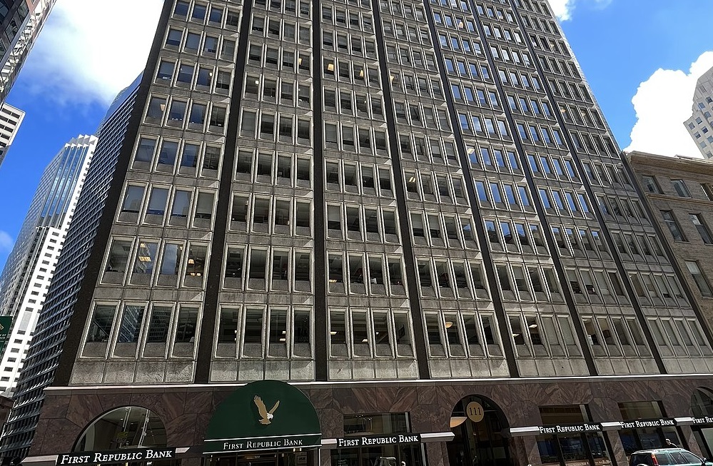 JP Morgan assume controle do First Republic após leilão do FDIC