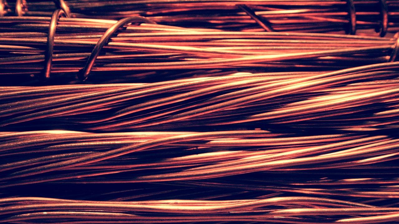 Imagem mostra fios de cobre.