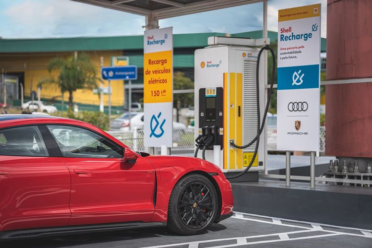 Raízen (RAIZ4) faz acordo com Audi e Porsche para carregadores elétricos em postos