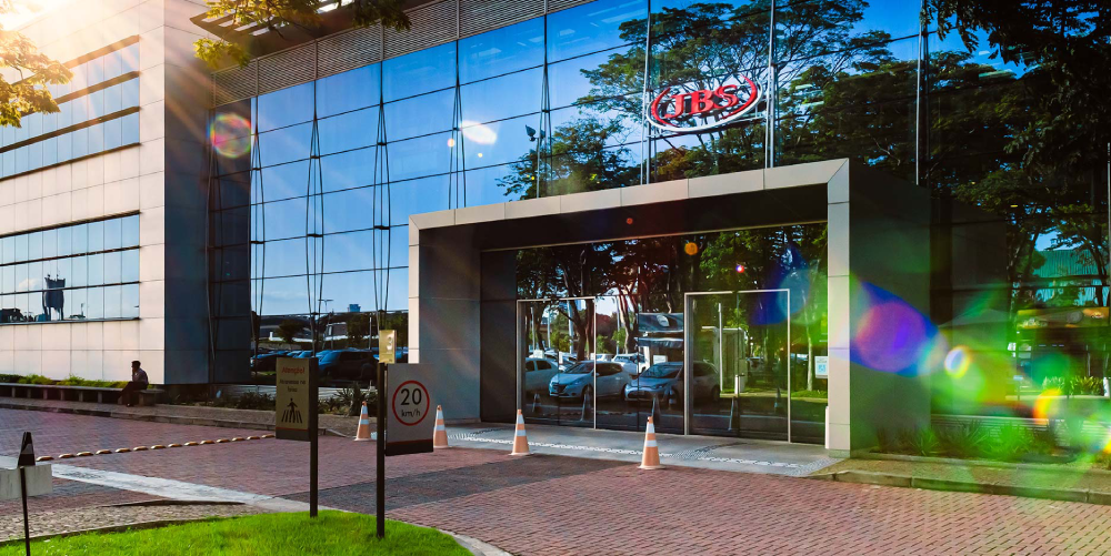 Controlador da JBS (JBSS3) promete investir R$ 38,5 bilhões até 2026