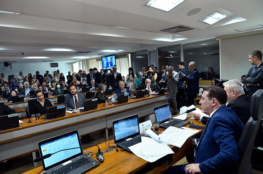 Novo arcabouço fiscal: proposta tem pedido de vista e CAE adia análise